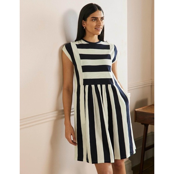 Boden Dresses & Skirts - Boden Navy Blue White Striped Short Sleeve Jersey T-Shirt Dress